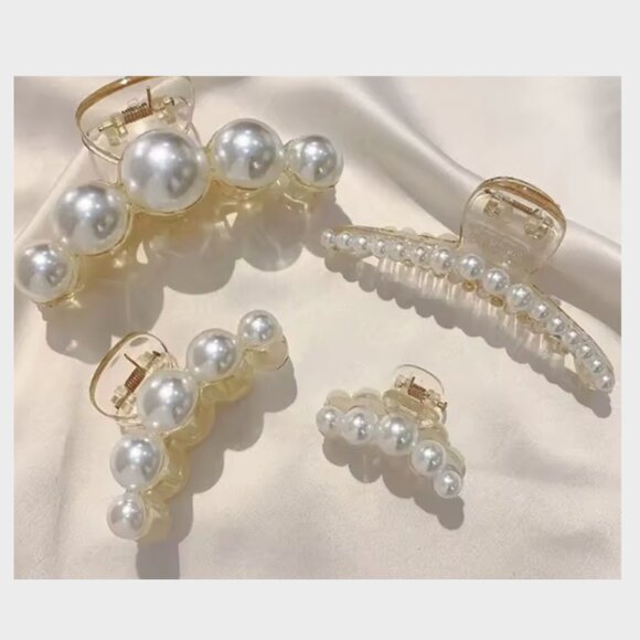 Anthropologie Accessories - Gold Pearl Hair Clip Set